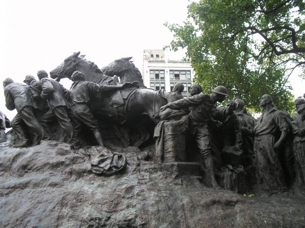 THE WARS OF AMERICA MEMORIAL STATUES SIDE E