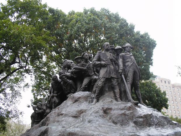 THE WARS OF AMERICA MEMORIAL STATUES SIDE C