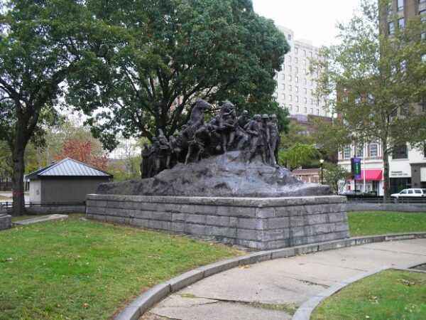 THE WARS OF AMERICA MEMORIAL STATUES SIDES A