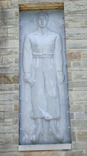 MIDDLETOWN WORLD WAR II MEMORIAL CHAPEL RELIEF