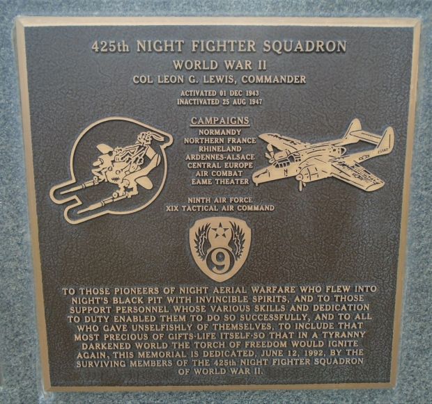 425TH NIGHT FIGHTER SQUADRON WAR MEMORIAL PLAQUE
