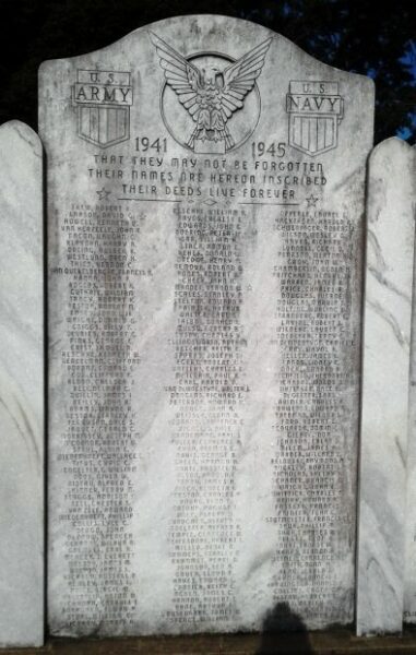 GENESEO, IL WORLD WAR II HONOR ROLL MEMORIAL CENTER STONE