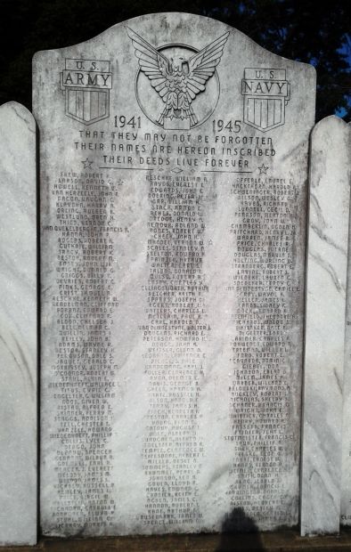 GENESEO, IL WORLD WAR II HONOR ROLL MEMORIAL CENTER STONE