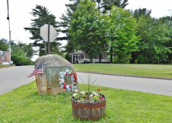 THE MEN OF NAPLES WHO SERVED IN THE WORLD WAR MEMORIAL