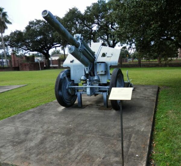 M1938 (M30) FIELD HOWITZER SOVIET UNION WAR MEMORIAL