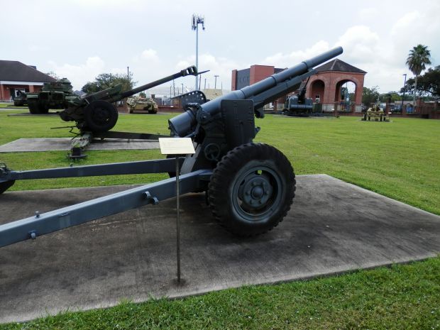 M1897 “FRENCH 75” FIELD ARTILLERY GUN WAR MEMORIAL