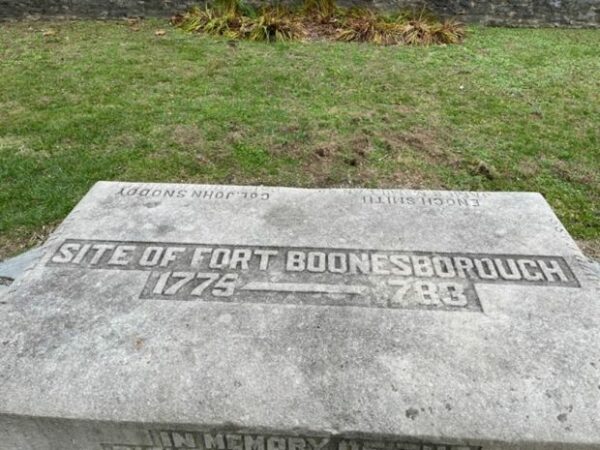 SITE OF FORT BOONSBOROUGH WAR MEMORIAL TOP