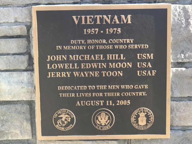 MIDDLETOWN, KY WAR VETERANS MEMORIAL PLAQUE C