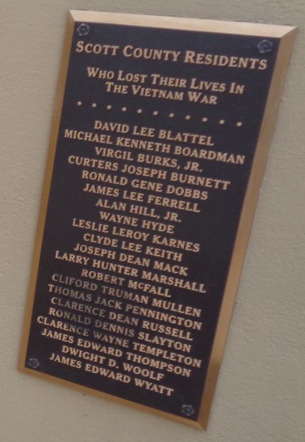 SCOTT COUNTY WAR VETERANS MEMORIAL PLAQUE H
