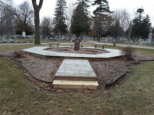 IN MEMORY OF DEPARTED MEMBERS MEMORIAL