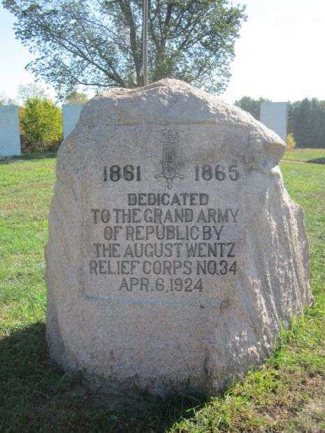 SCOTT COUNTY MEMORIAL HILL G.A.R. BOULDER