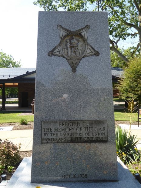 TO THE MEMORY OF THE G.A.R. MEMORIAL