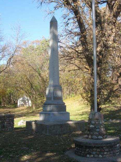 OAKLAND CEMETERY SOLDIERS AND SAILORS MEMORIAL