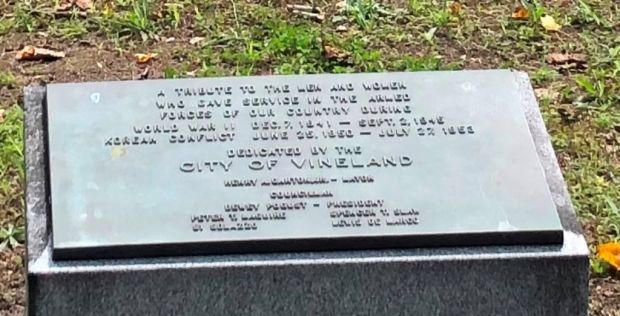 CITY OF VINELAND WAR VETERANS MEMORIAL PLAQUE A