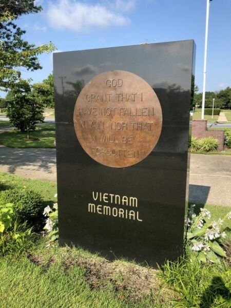 MELLVILLE VIETNAM MEMORIAL BACK