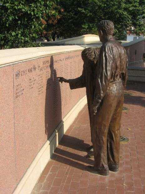 COUNCIL BLUFFS VETERANS MEMORIAL WALL