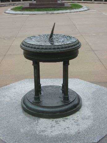 DES MOINES G.A.R. MEMORIAL SUNDIAL