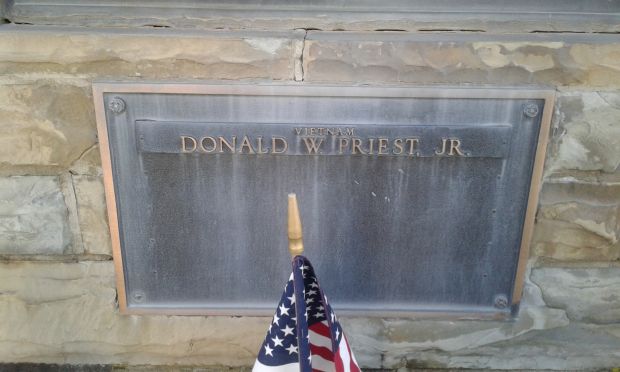 HIGHLAND WAR VETERANS MEMORIAL PLAQUE B