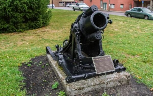 WORLD WAR CANNON MEMORIAL