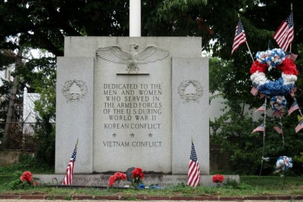 TOTTENVILLE  WAR VETERANS MEMORIAL