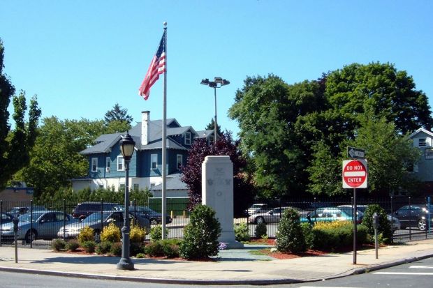 NEW DORP SECOND WORLD WAR MEMORIAL