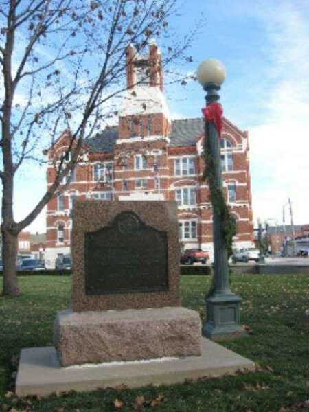 OSKALOOSA VETERANS WAR MEMORIAL