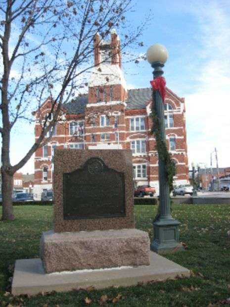 OSKALOOSA VETERANS WAR MEMORIAL