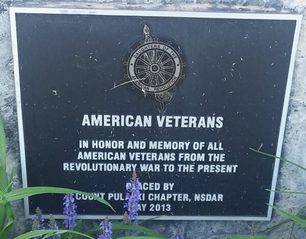 COUNT PULASKI CHAPTER, NSDAR AMERICAN VETERANS MEMORIAL PLAQUE