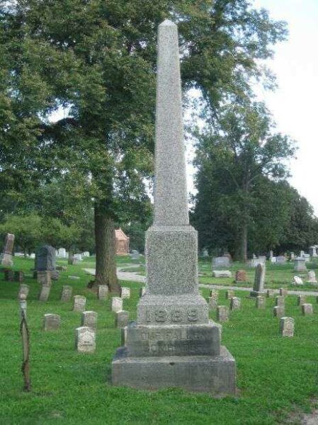 CEDAR RAPIDS CEMETERY CIVIL WAR MEMORIAL