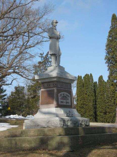 RIVERSIDE CEMETERY CIVIL WAR RED GRANITE MEMORIAL