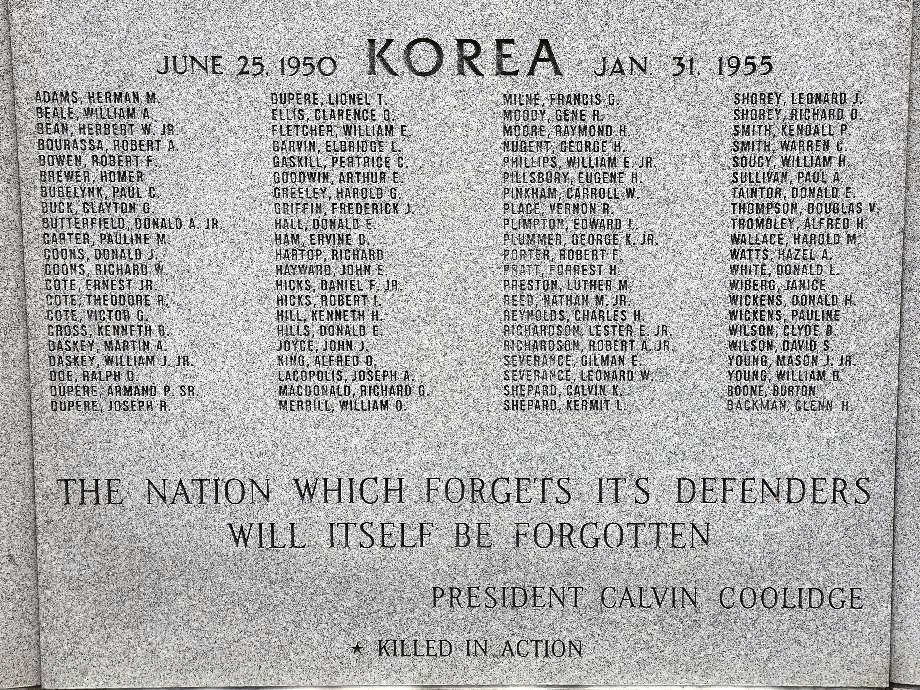 LONDONDERRY WAR VETERANS MEMORIAL CENTER STONE CLOSE-UP