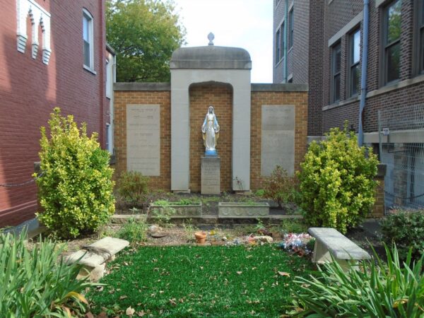 SACRED HEART CHURCH WORLD WARS MEMORIAL