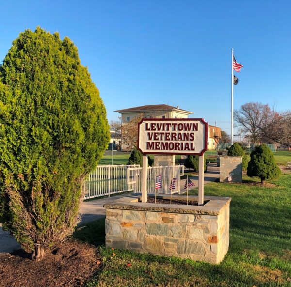 LEVITTOWN VETERANS MEMORIAL ENTRANCE MARKER
