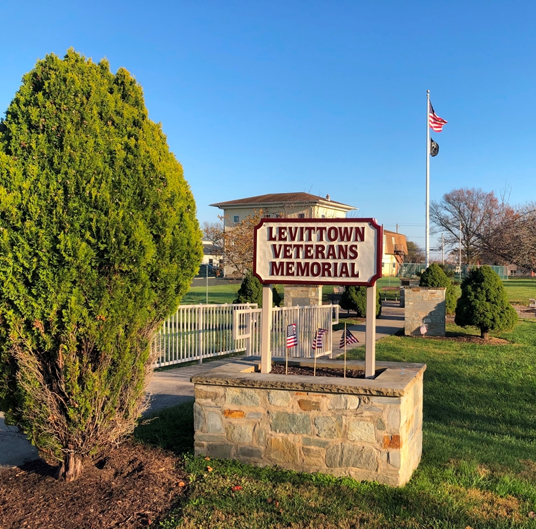 LEVITTOWN VETERANS MEMORIAL ENTRANCE MARKER