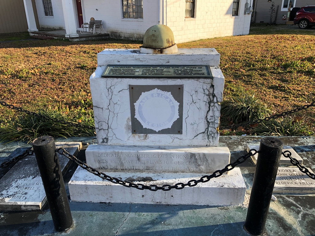 GLEN RAYNE POST 15 WAR MEMORIAL