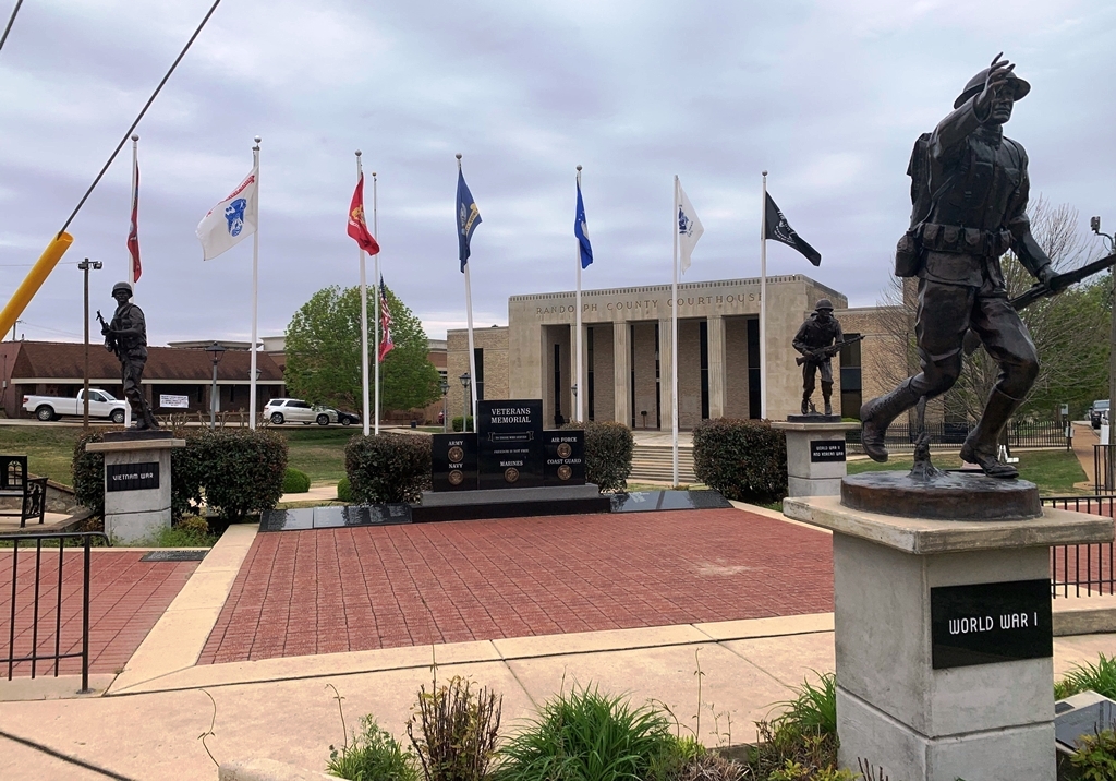 VETERANS MEMORIAL TO THOSE WHO SERVED