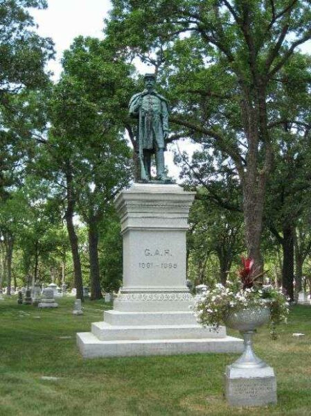 LAKEWOOD CEMETERY G.A.R. CIVIL WAR MEMORIAL