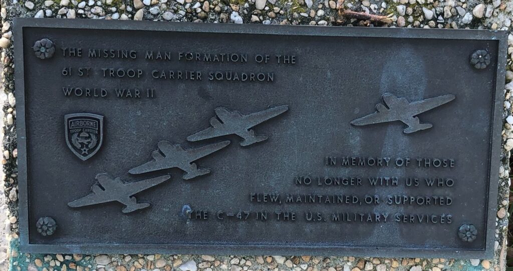 DOVER AFB 61ST TROOP CARRIER SQUADRON WAR MEMORIAL PLAQUE