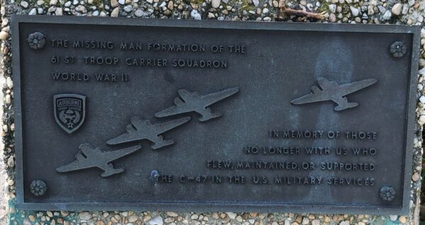 DOVER AFB 61ST TROOP CARRIER SQUADRON WAR MEMORIAL PLAQUE