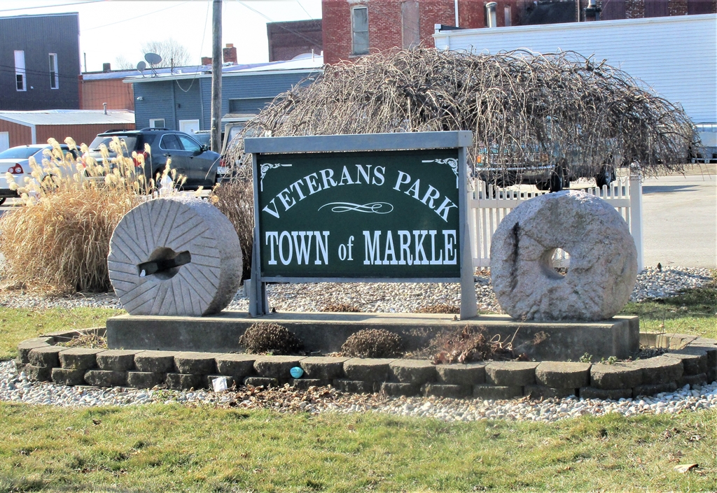 VETERANS PARK TOWN OF MARKLE MEMORIAL MARKER