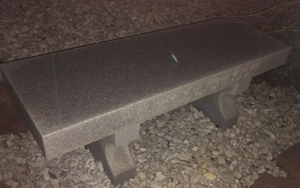 IN MEMORY OF ALL VETERANS OF ALL WARS MEMORIAL BENCH