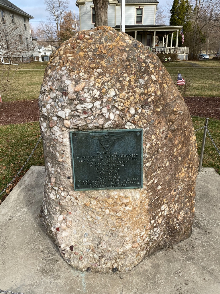 MANCHESTER AND COMMUNITY WORLD WARS SUPREME SACRIFICE MEMORIAL