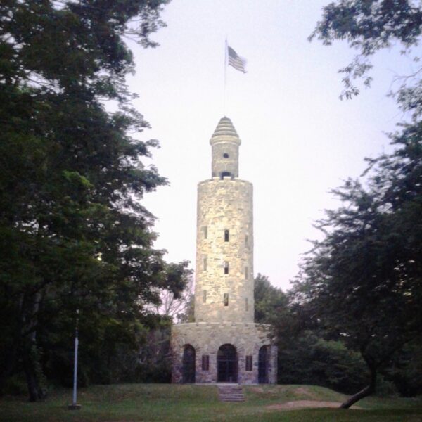 MIANTONOMI GREAT WAR MEMORIAL TOWER