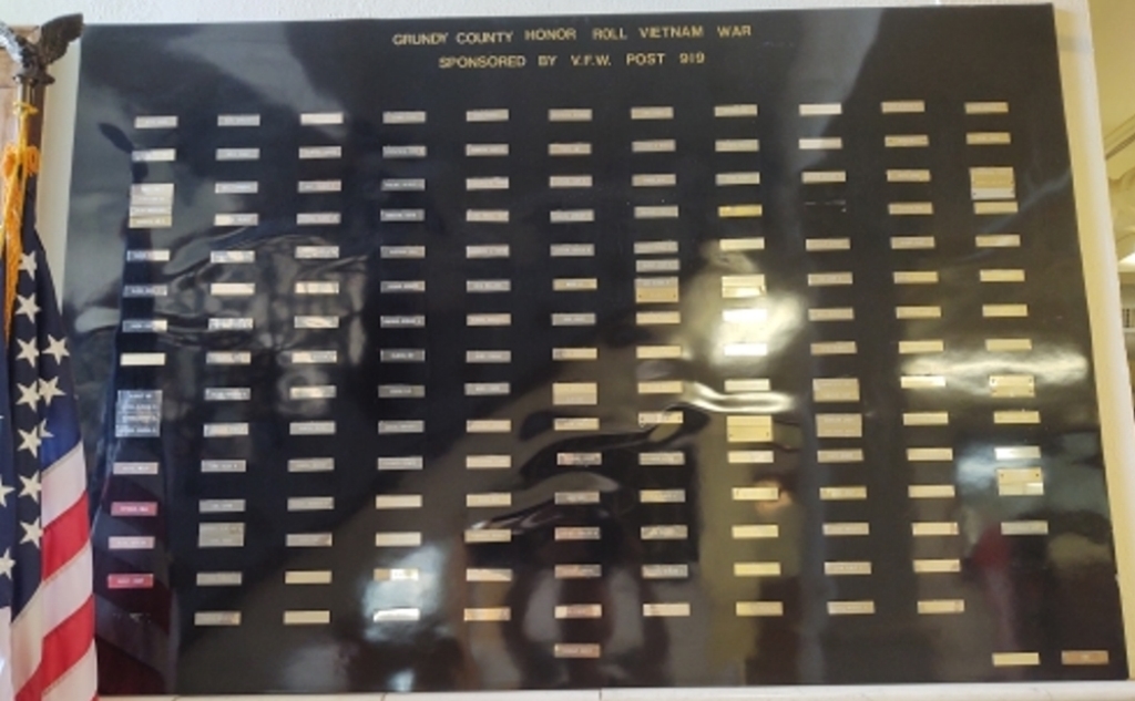 GRUNDY COUNTY VIETNAM WAR HONOR ROLL MEMORIAL PLAQUE