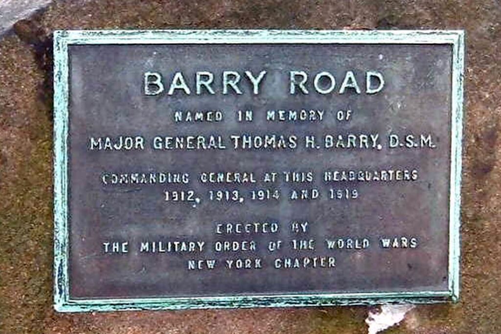BARRY ROAD WAR MEMORILA PLAQUE