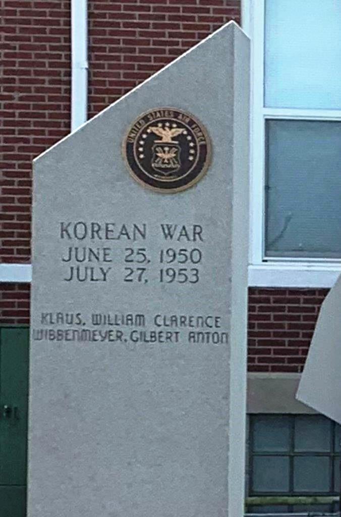 IN HONOR OF THOSE WHO SERVED WAR MEMORIAL SIDE B