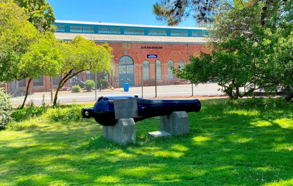 10 INCH DAHLGREN CANNON USS HARTFORD MEMORIAL