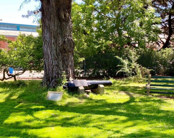 24 POUNDER USS INDEPENDENCE WAR MEMORIAL