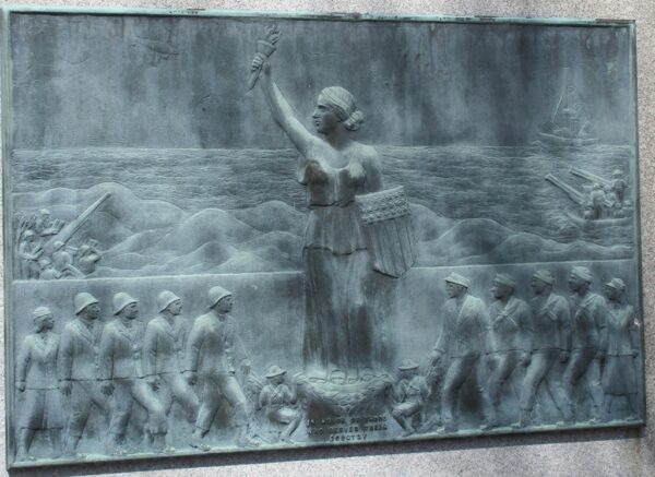 IN HONOR OF THOSE WHO SERVED THEIR COUNTRY MEMORIAL PLAQUE C