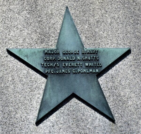 IN HONOR OF THOSE WHO SERVED THEIR COUNTRY MEMORIAL PLAQUE B